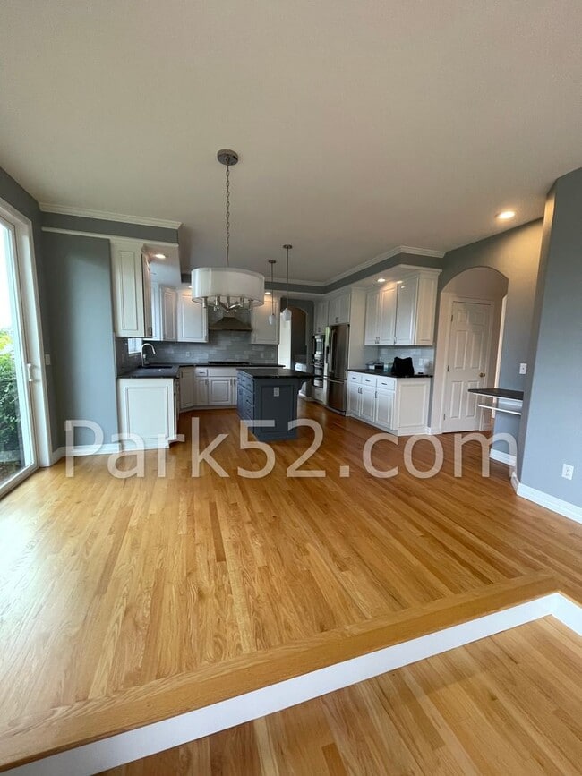 Building Photo - Browns Point Tacoma 3 Bedroom Single Famil...