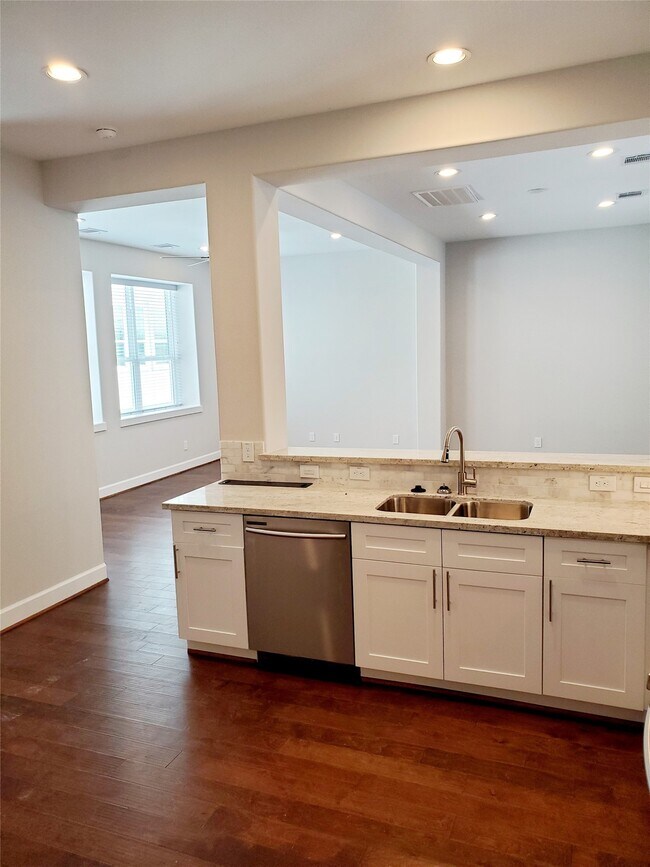 Building Photo - 720 Link Rd