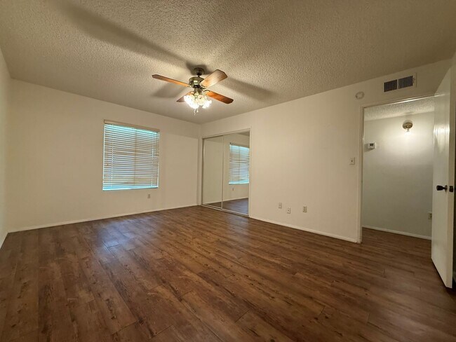 Building Photo - 302 Calvin St