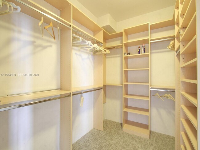 Building Photo - 2000 Island Blvd