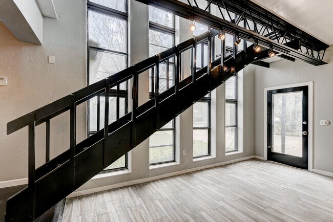 Building Photo - Modern 3-Bedroom Home with Spacious Deck Near Penn Square Mall!