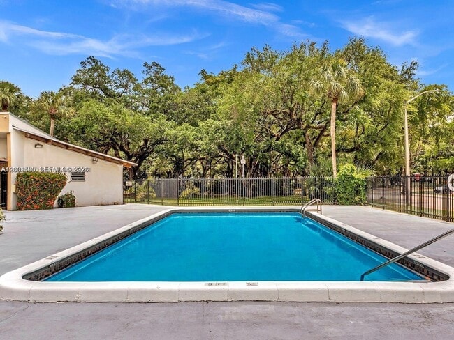 Building Photo - 2750 N 34th Ave