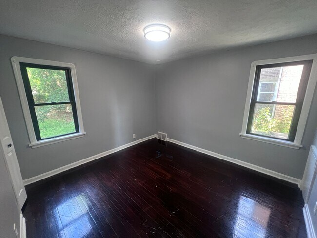 Building Photo - 3658 W 107th St