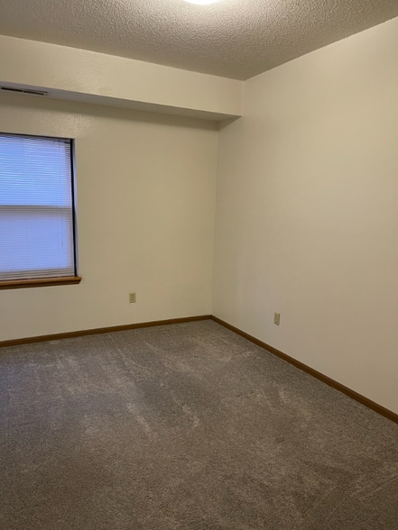 Building Photo - 307 E College St