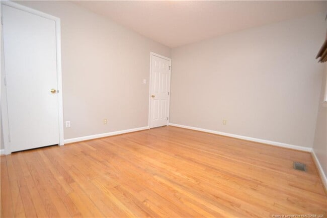 Building Photo - 806 Kingswood Dr