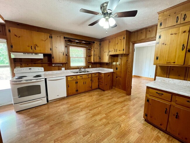 Building Photo - Nice home near downtown Athens!