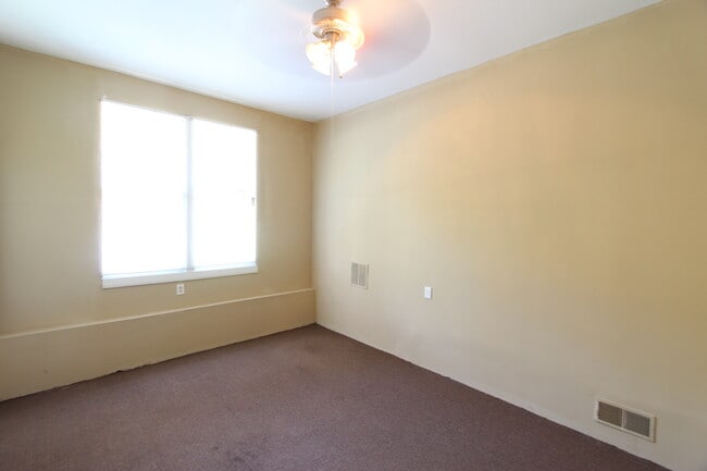 Building Photo - New On The Market!! Will not last long at ...