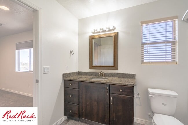 Building Photo - End Unit Fossil Hills Townhome with 3 Beds and 2.5 Baths