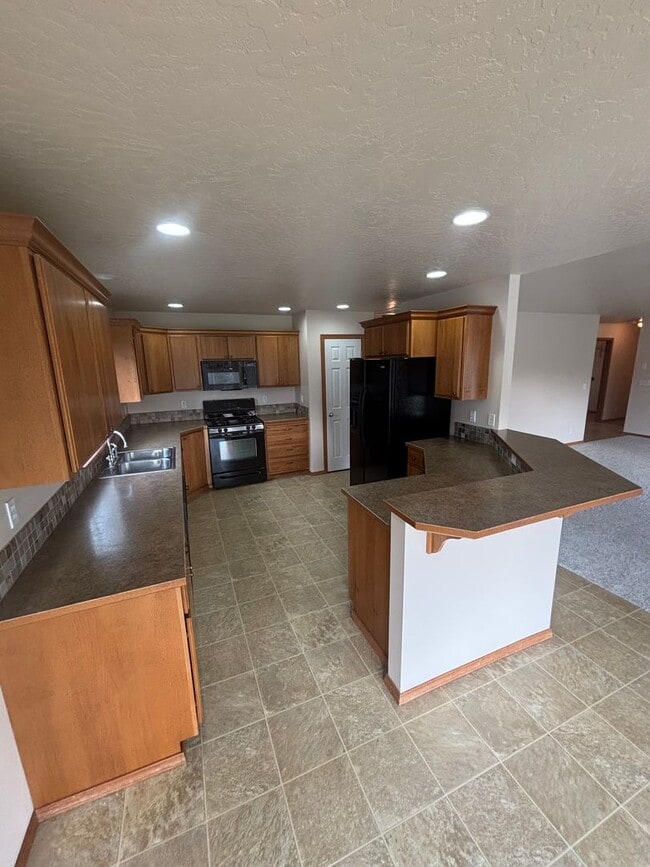 Building Photo - BEAUTIFUL HOME IN THE LANDINGS (APP#59)
