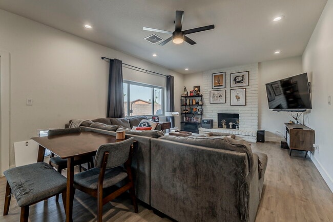 Building Photo - 2163 S Las Flores