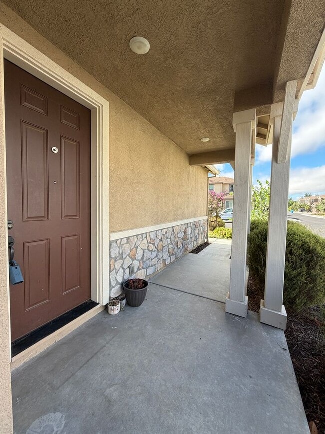 Building Photo - 700 Apricot Cir