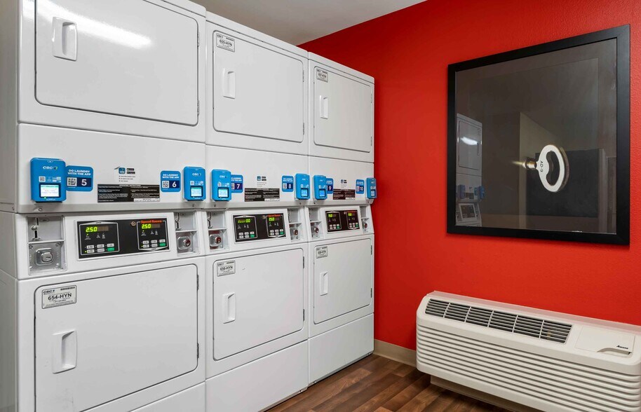Building Photo - Furnished Studio-Indianapolis - Castleton