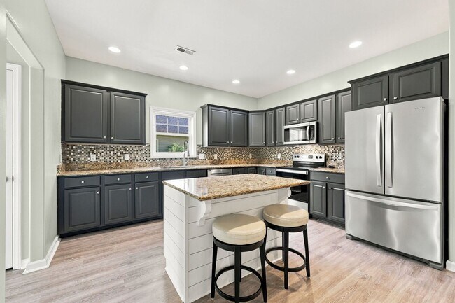 Building Photo - 257 Silver Creek Loop