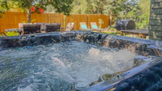 Building Photo - 835 E Boulder St