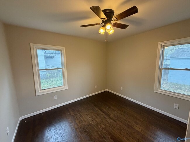 Building Photo - 1628 8th St SE