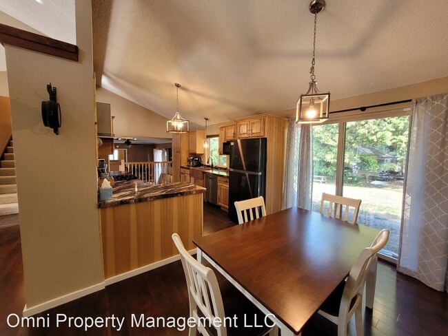 Building Photo - 3 br, 2 bath House - 724 B Street