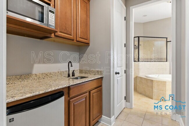 Building Photo - 17194 Palm Ridge Dr