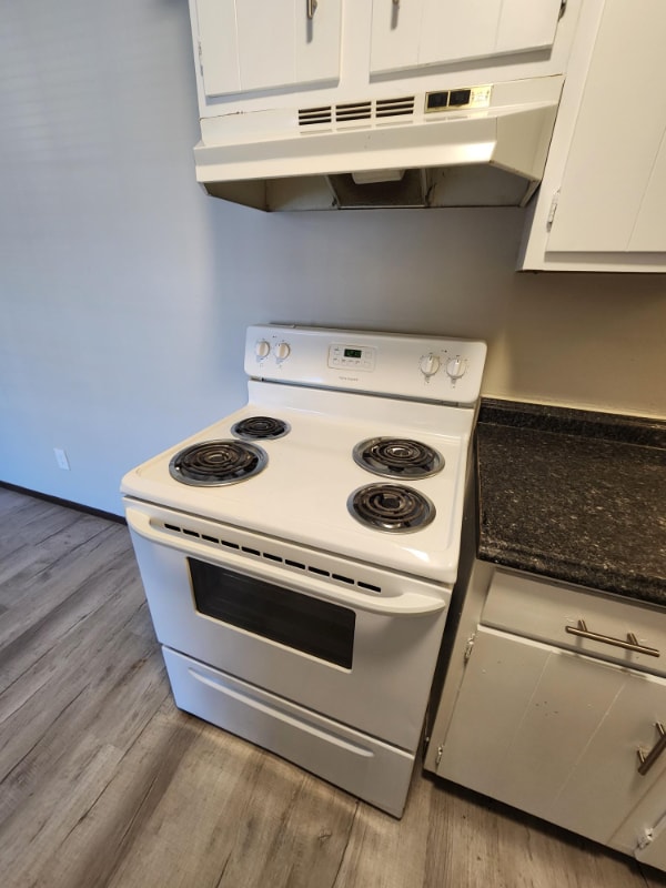 Building Photo - 1103 W Maple St