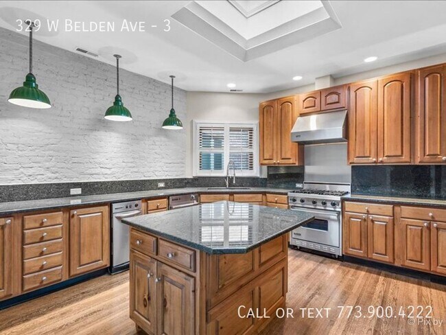 Building Photo - Prime Lincoln Park 2 bedroom 2.1 bath with...