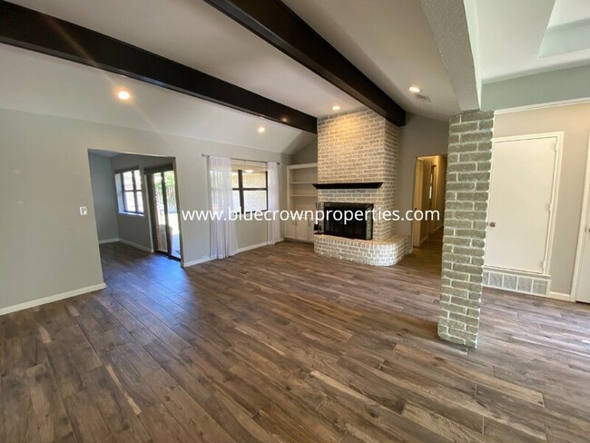 Building Photo - 9 Brookfield Ct