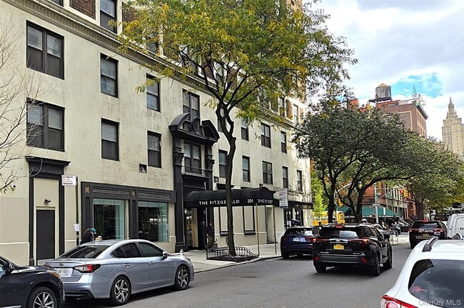 Building Photo - 201 W 74th St