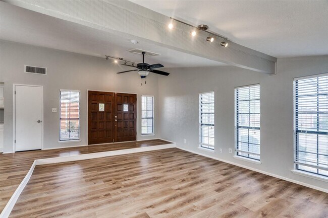 Building Photo - Spacious 3 Bedroom, 2 Bath Rental in Plano...