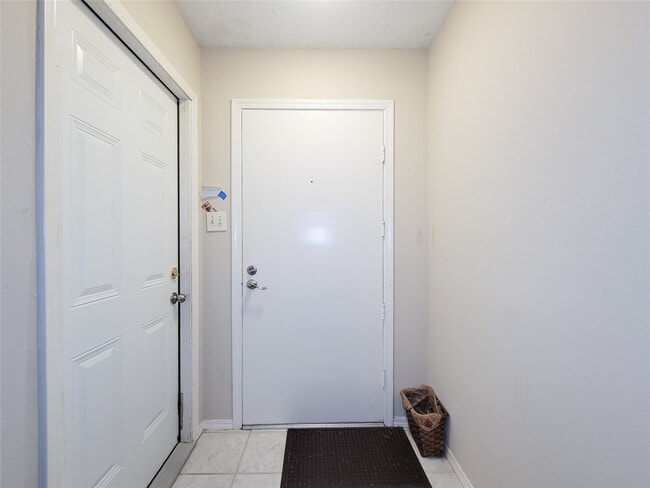 Building Photo - 412 Land Grant Dr