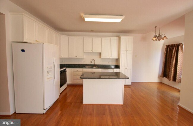 Building Photo - 21485 Trowbridge Square