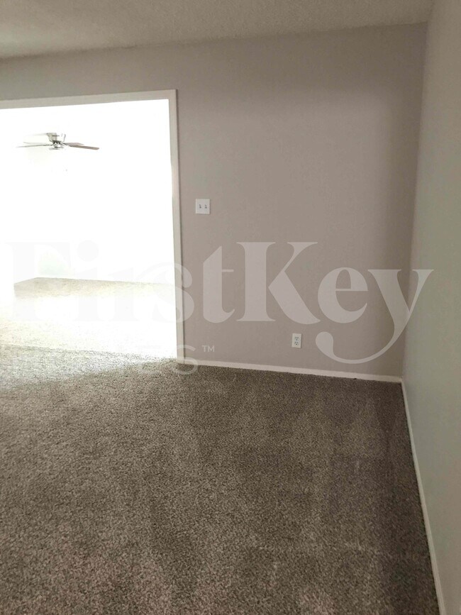 Building Photo - 1810 Renada Cir