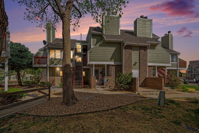 Building Photo - Charming Top-Floor Studio in Aurora with Private Patio & In-Unit Laundry