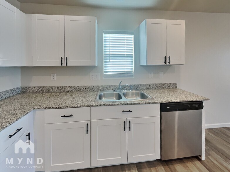 Building Photo - 11164 W Arvada Dr