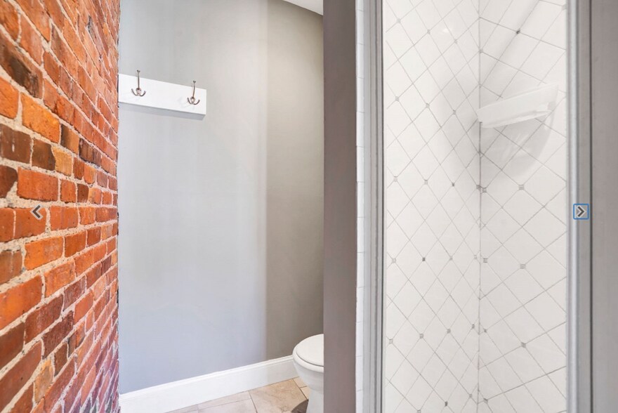 Building Photo - 151 Highland St