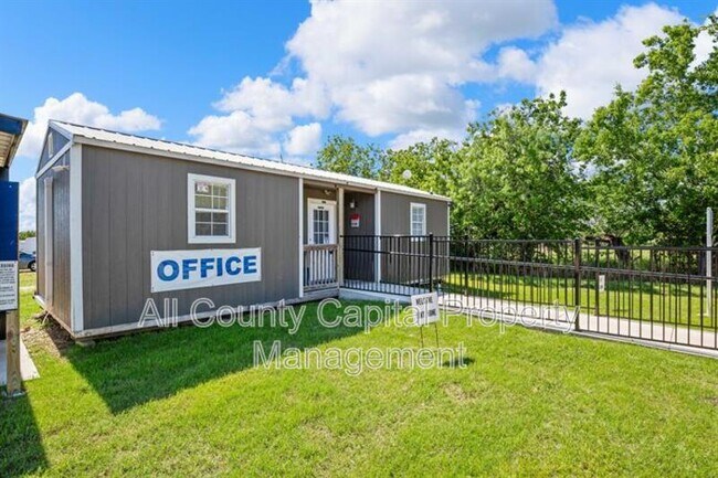 Building Photo - 4889 S Hwy 183