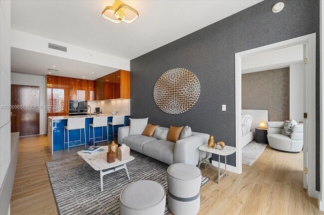 Building Photo - 2678 Tigertail Ave