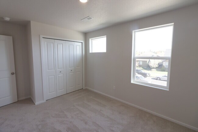 Building Photo - Now Leasing in Bend – 4/2.5 New Constructi...