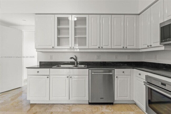 Building Photo - 703 Crandon Blvd