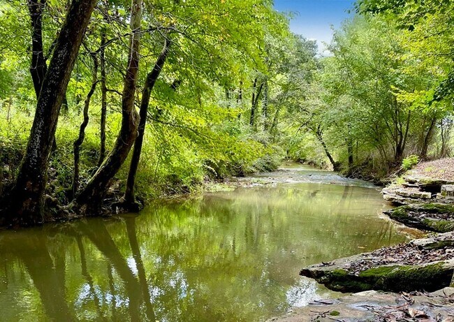 Building Photo - 182 Cherry Laurel Dr