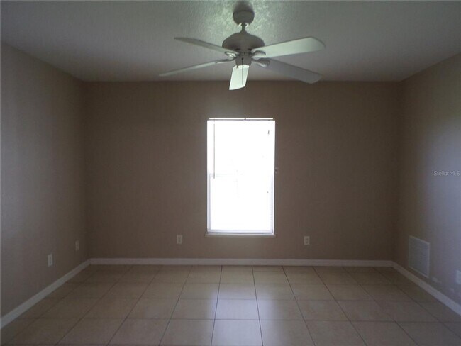 Building Photo - 385 Sunflower St