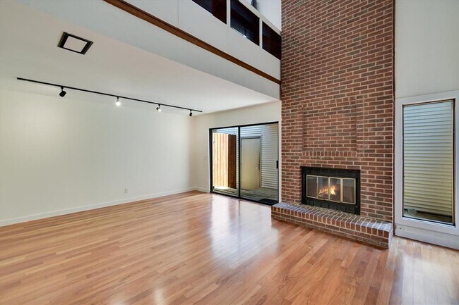 Building Photo - 3318 Foster Ln