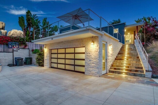 Building Photo - 738 Castro St