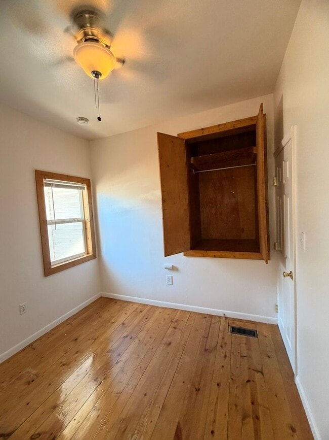 Building Photo - 424 N 9th St