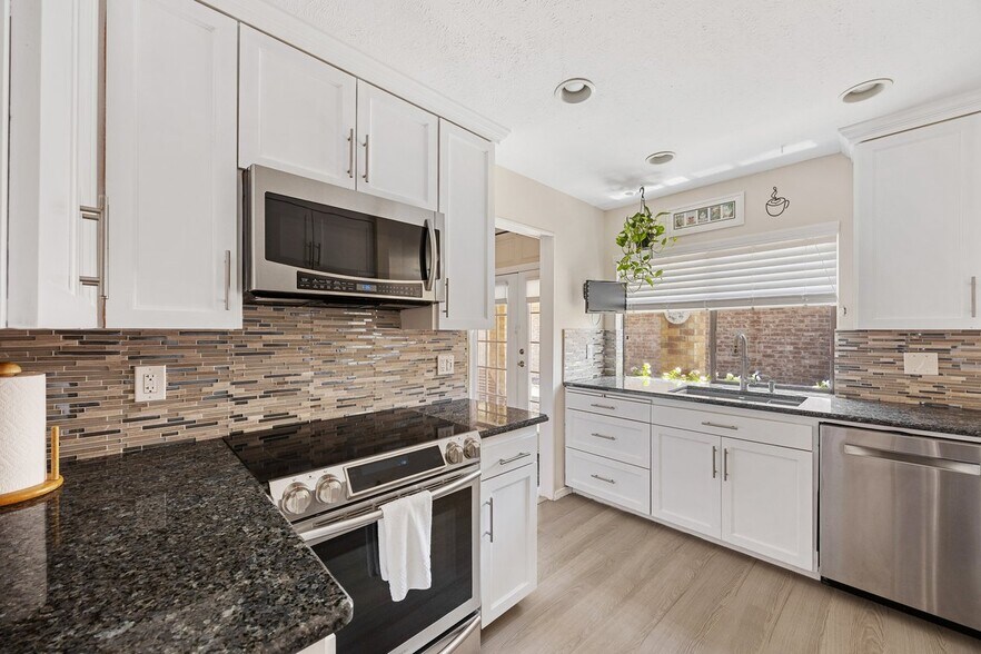 Kitchen - 6508 McCormick Ranch Ct