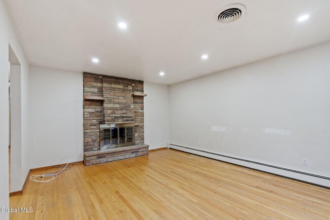 Building Photo - 92 Daytona Ave
