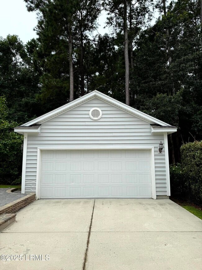 Building Photo - 17 Riversbridge Ct