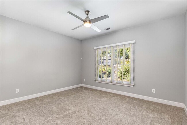 Building Photo - 207 Mellrich Ave NE