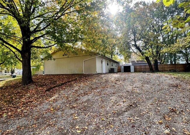 Building Photo - 4 Bedroom 1.5 bath in Argenta Oreana School District!