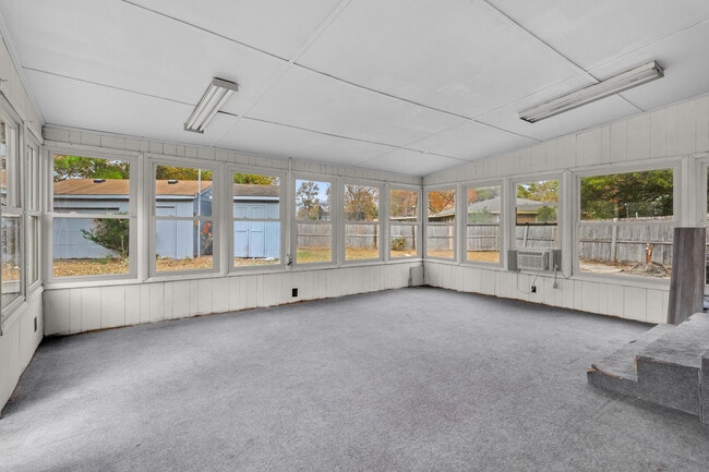 Building Photo - 207 N Nunn St