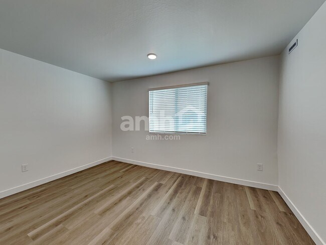 Building Photo - 12535 W Flynn Ln
