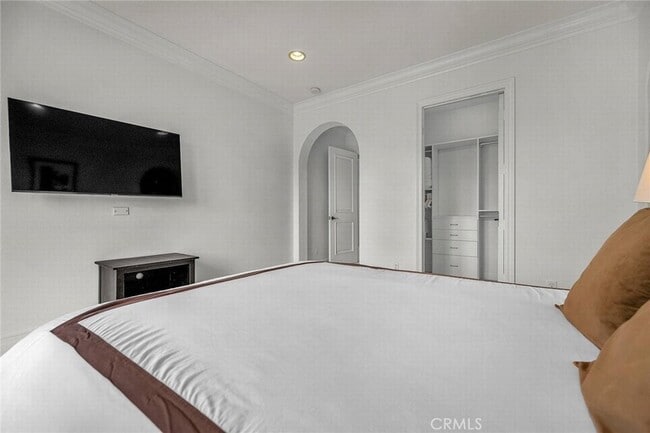 Building Photo - 8001 S Ocean Bluff Dr