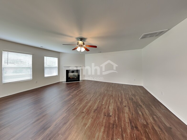 Building Photo - 3837 Larkhaven Village Dr